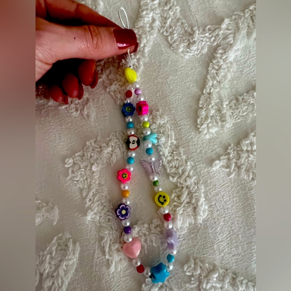 Susanna chow phone chain